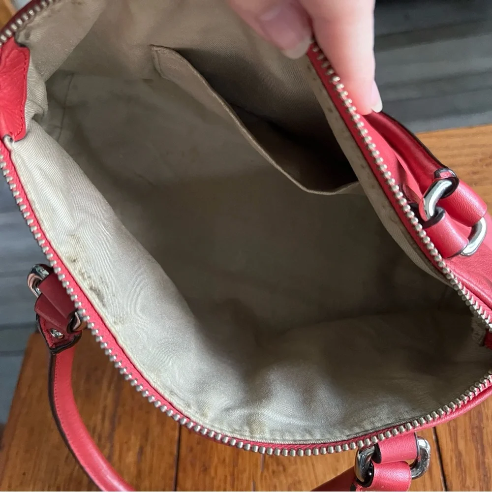 Red Coach Mini - Picture 3 of 4
